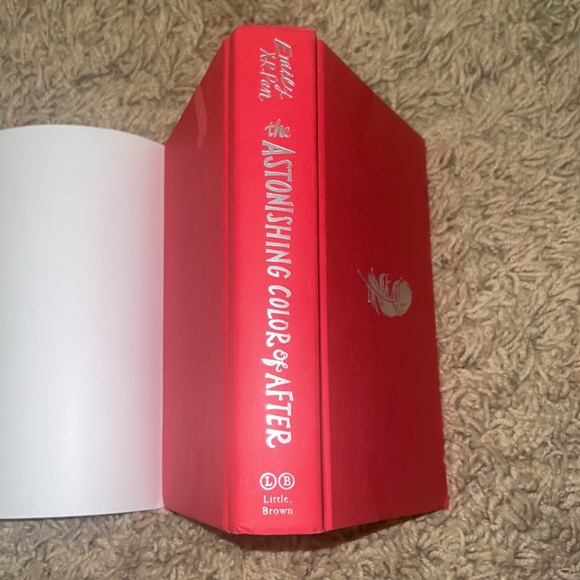 The astonishing color of after book - Picture 4 of 4